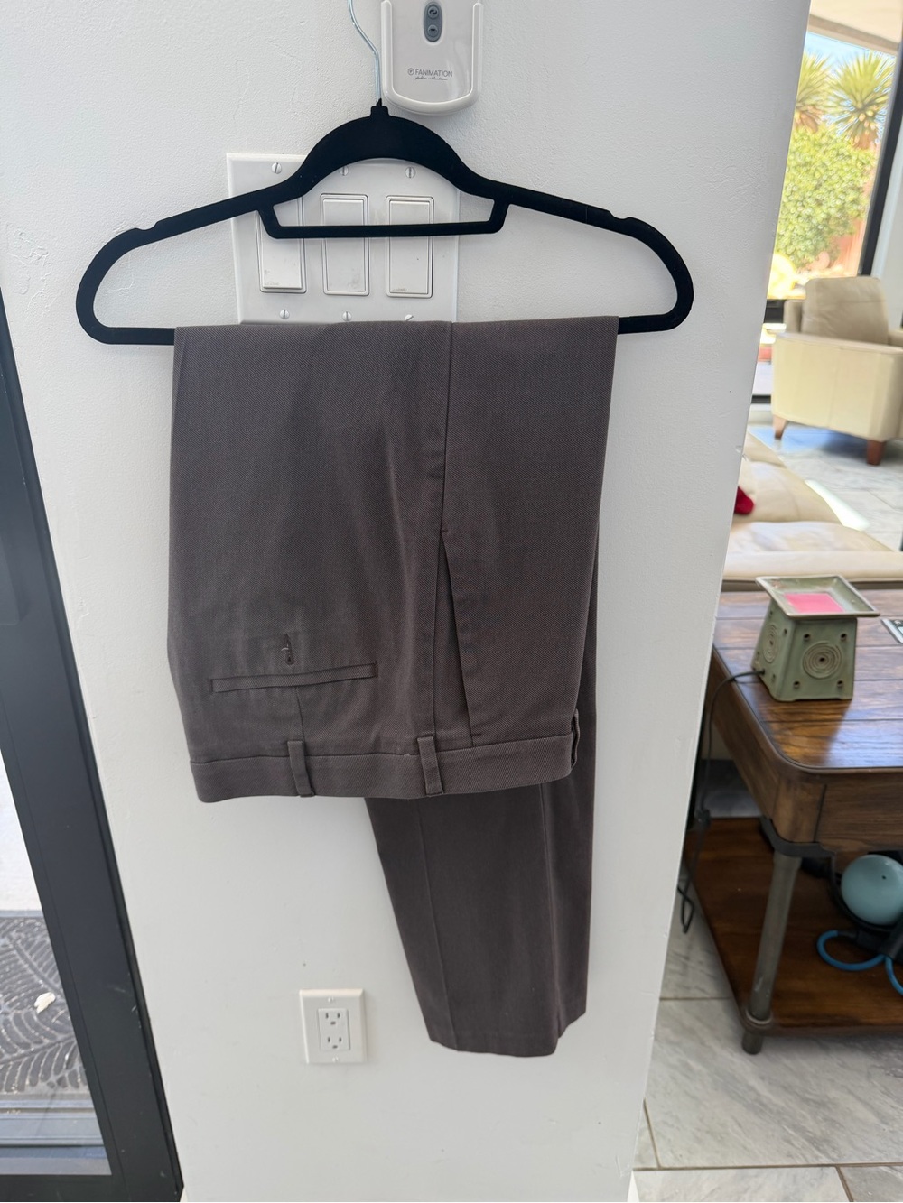 Roundtree & Yorke Men's Dress Pants in Taupe Brown